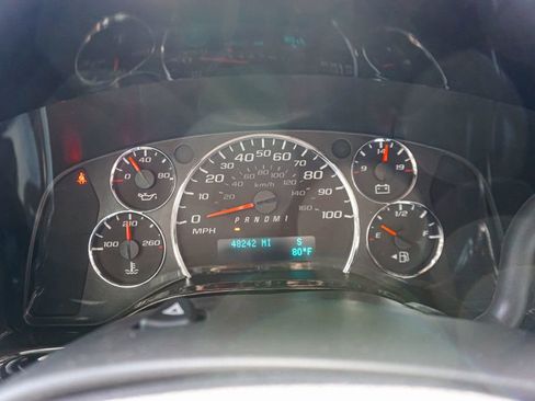 Used 2017 Chevrolet Express 2500 RWD image 23