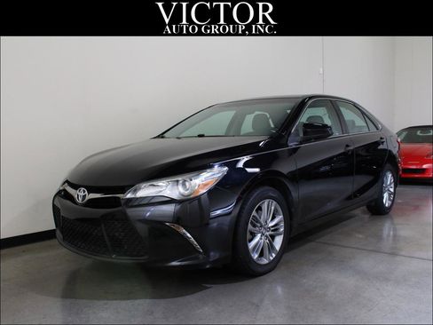 Used 2017 Toyota Camry SE image 5