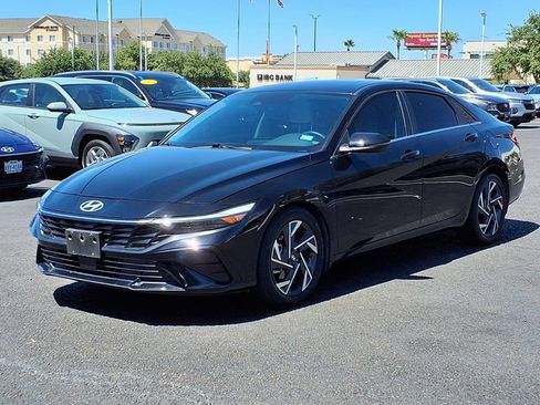 Used 2025 Hyundai Elantra Limited FWD image 1
