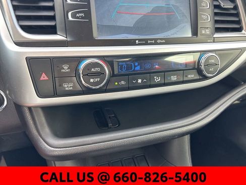 Used 2018 Toyota Highlander SE image 23