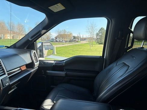 Used 2015 Ford F150 Platinum w/ Equipment Group 701A Luxury AWD/4WD image 15
