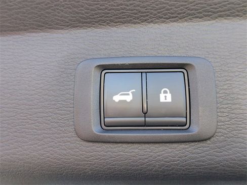 Used 2023 Mitsubishi Outlander SE image 14