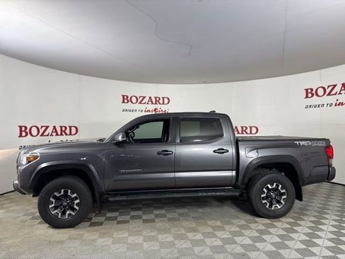 Used 2017 Toyota Tacoma TRD Off-Road image 5