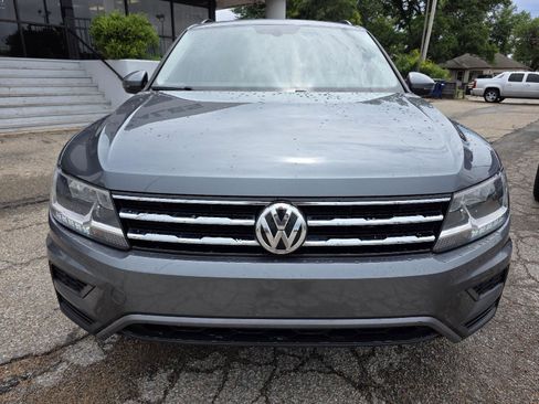 Used 2021 Volkswagen Tiguan SE FWD image 2