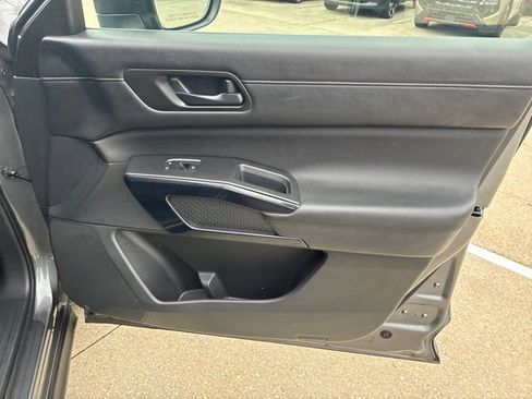 Used 2025 Nissan Pathfinder SV FWD image 12