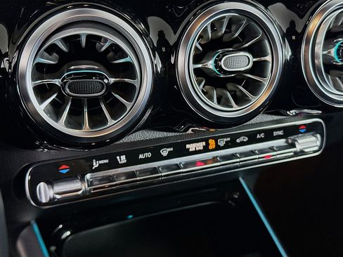 Used 2023 Mercedes-Benz GLB 250 image 23