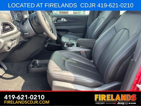 New 2027 Chrysler Pacifica Select FWD image 16