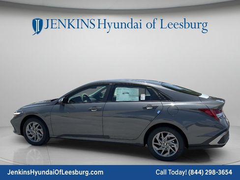 New 2026 Hyundai Elantra Hybrid FWD image 8