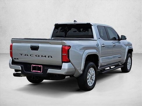 Used 2025 Toyota Tacoma SR5 AWD/4WD image 5