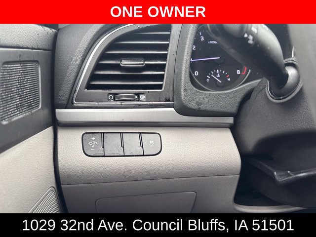 Used 2017 Hyundai Elantra SE FWD image 16