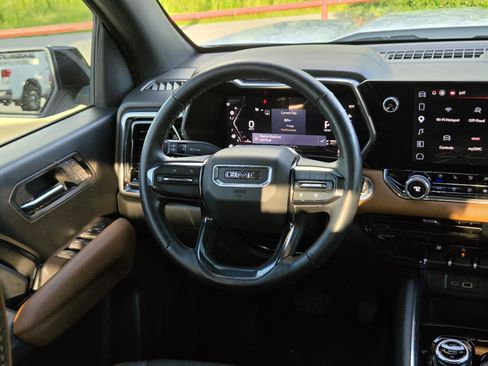 Used 2024 GMC Canyon AT4 w/ AT4 Premium Package AWD/4WD image 13