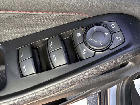 Used 2023 Chevrolet Traverse RS AWD/4WD image 9