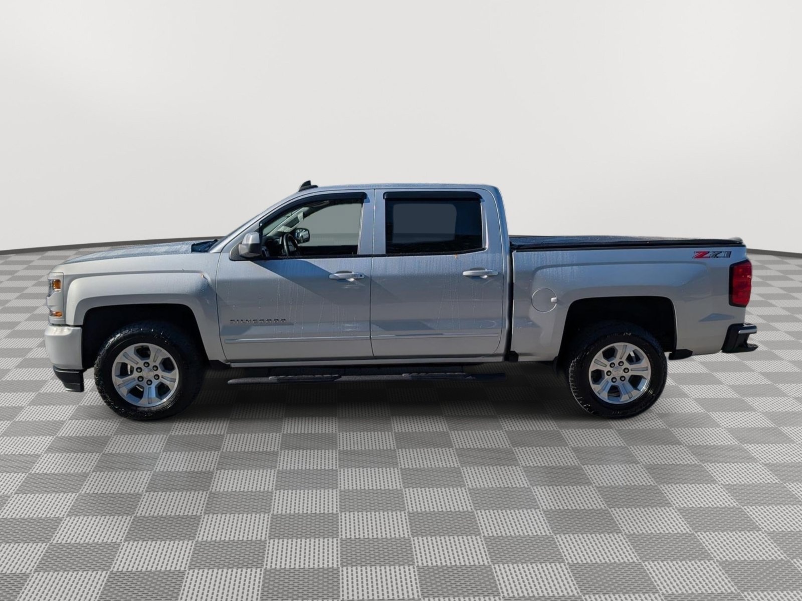 Used 2018 Chevrolet Silverado 1500 LT w/ All Star Edition AWD/4WD image 2