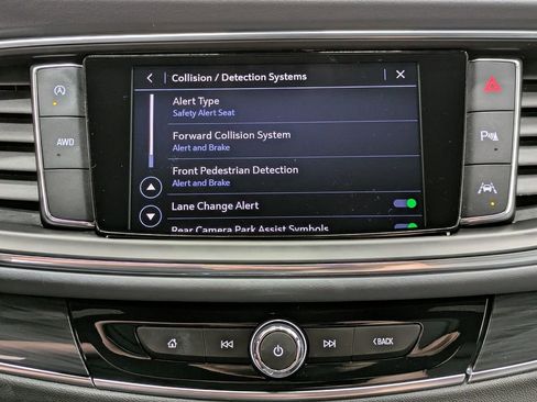 Used 2023 Buick Enclave Essence AWD/4WD image 9