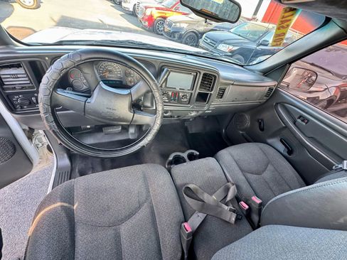 Used 2006 Chevrolet Silverado 1500 W/T image 3