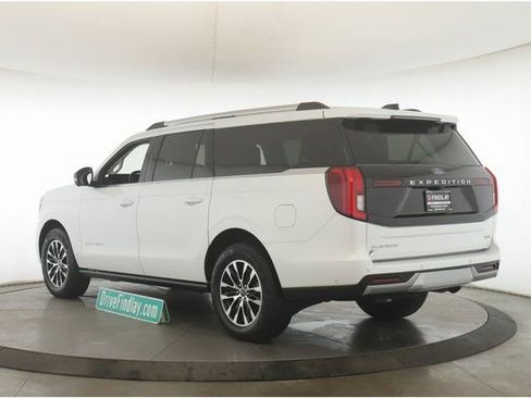 Used 2025 Ford Expedition Max Platinum image 8