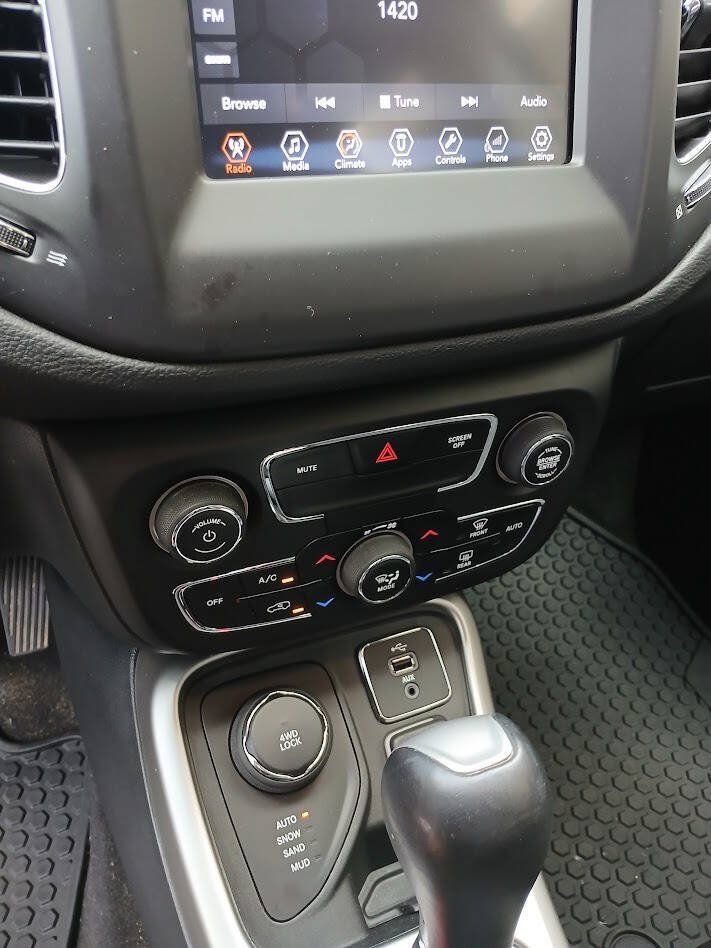 Used 2018 Jeep Compass Latitude w/ Popular Equipment Group AWD/4WD image 4