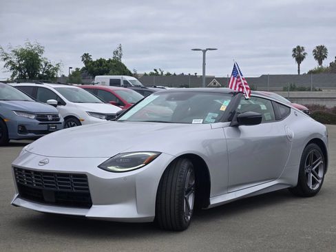 Used 2025 Nissan Z Performance w/ Floor Mat Package RWD image 3