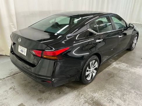 Used 2022 Nissan Altima 2.5 S FWD image 2