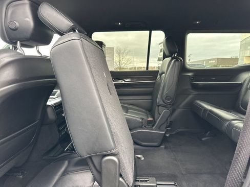 Used 2022 Jeep Wagoneer Series III w/ Flexible Seating Group AWD/4WD image 39