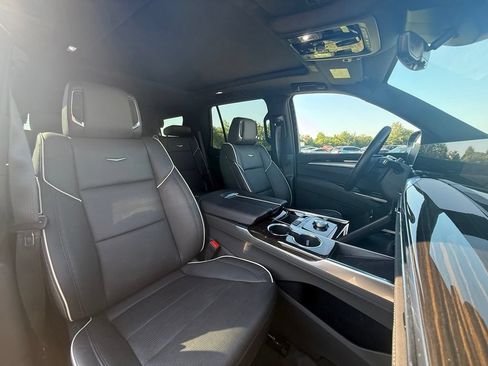 Certified 2026 Cadillac Escalade Luxury w/ Touring Package AWD/4WD image 31