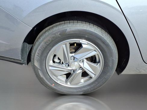 New 2025 Hyundai Elantra SE image 5