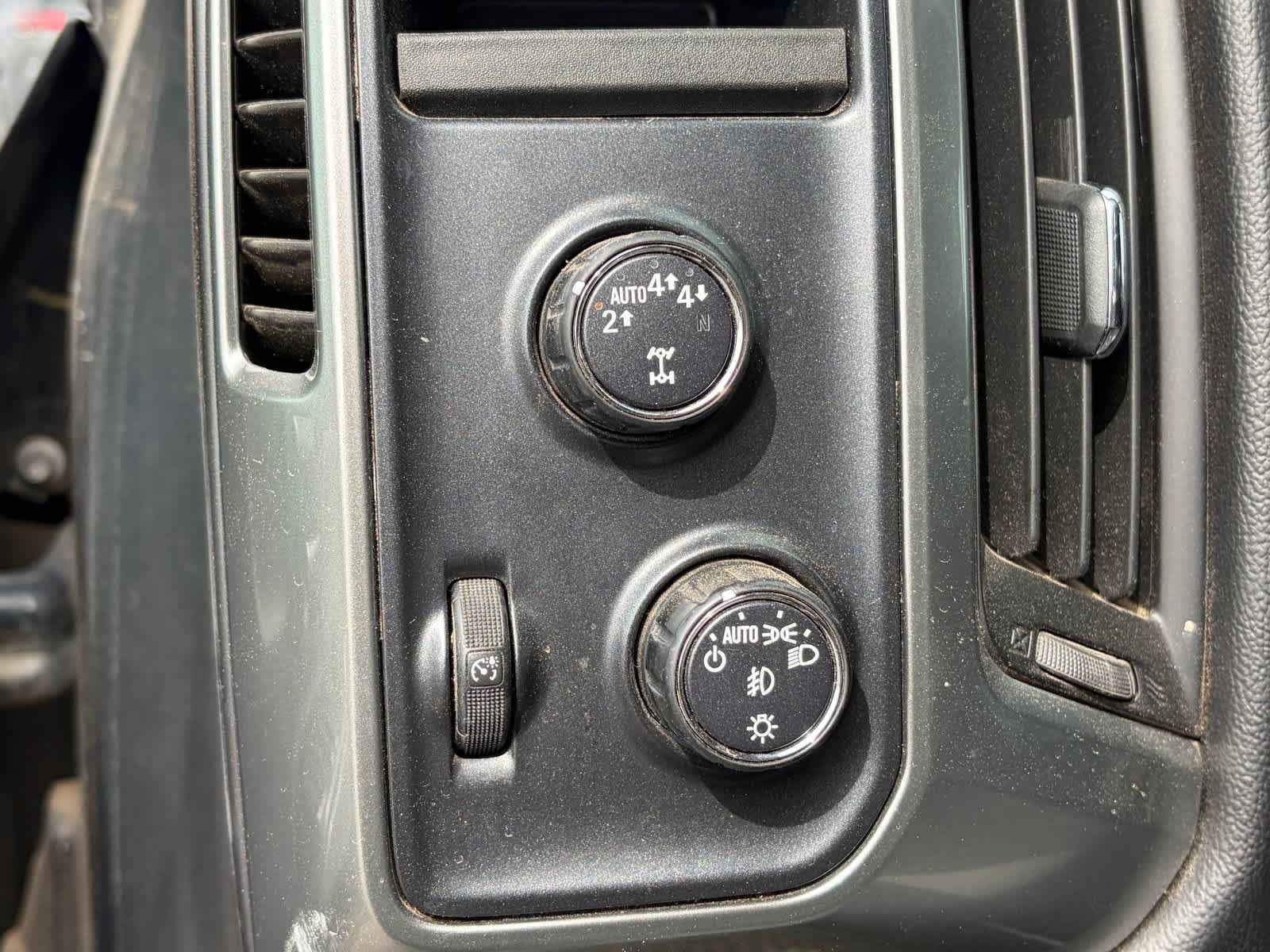 Used 2018 Chevrolet Silverado 1500 LT w/ All Star Edition AWD/4WD image 8