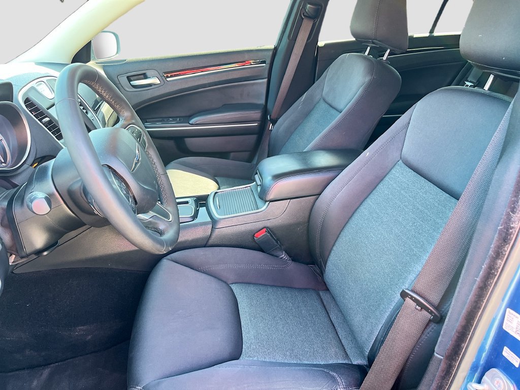 Used 2023 Chrysler 300 Touring w/ Sport Appearance Package RWD image 19