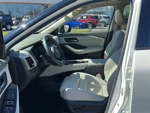 Certified 2023 Nissan Rogue SL w/ SL Premium Package AWD/4WD image 9