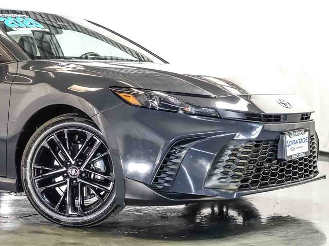 Used 2025 Toyota Camry SE FWD image 3