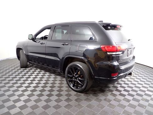 Used 2017 Jeep Grand Cherokee Altitude AWD/4WD image 13