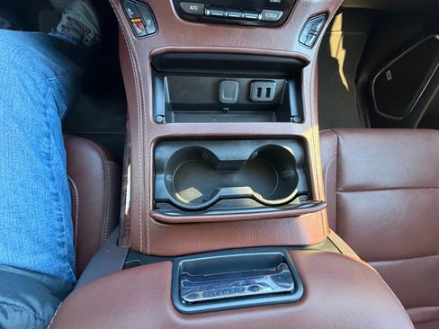 Used 2020 Chevrolet Suburban Premier image 22