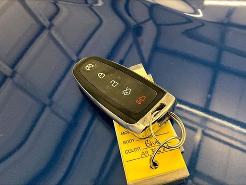 Used 2017 Ford Escape Titanium image 9