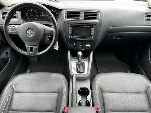 Used 2011 Volkswagen Jetta SE FWD image 14