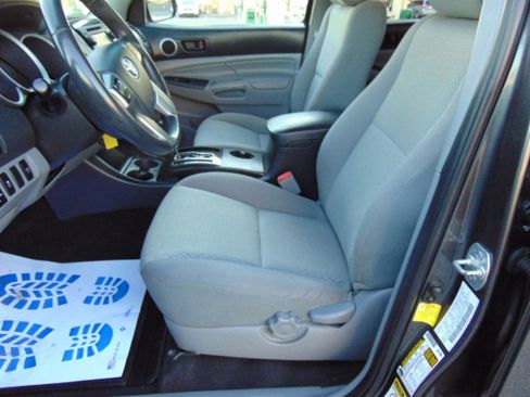 Used 2013 Toyota Tacoma 4x4 Double Cab w/ SR5 Pkg image 16