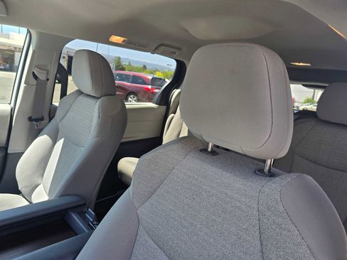 Used 2024 Toyota Sienna LE FWD image 23