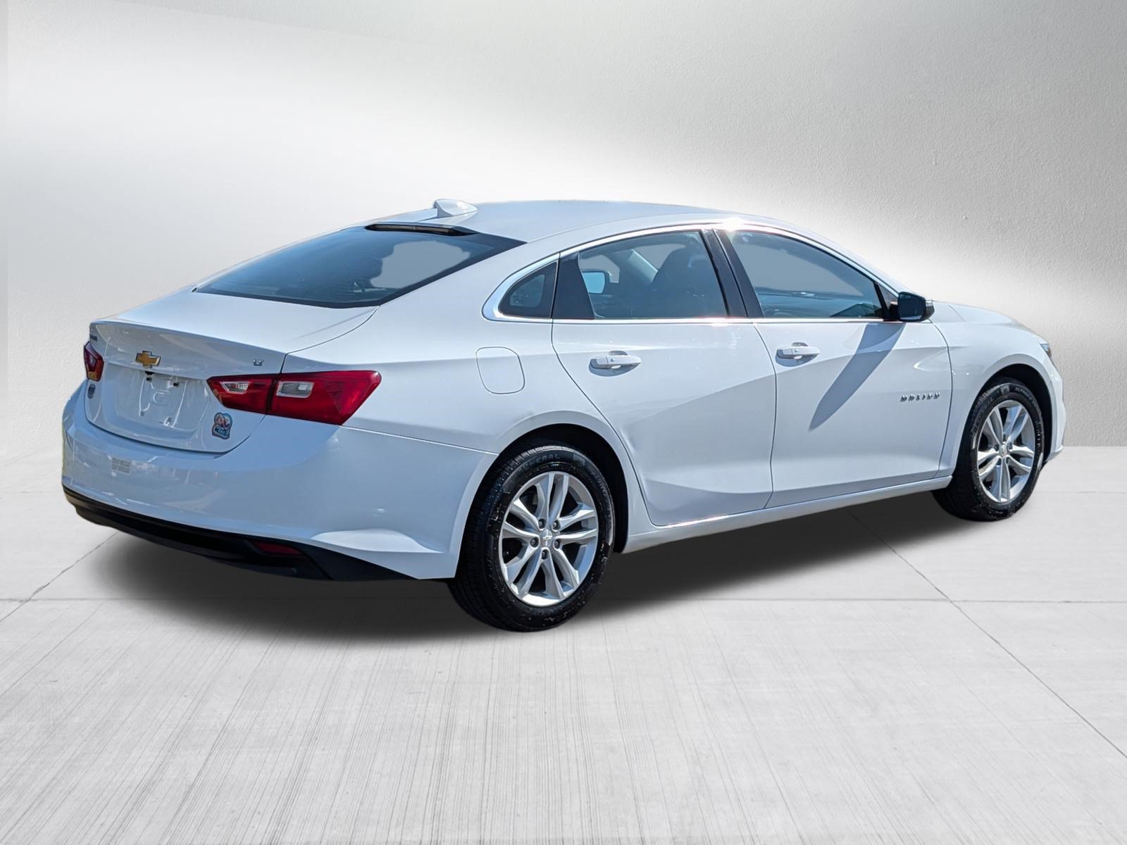 Used 2017 Chevrolet Malibu LT FWD image 7