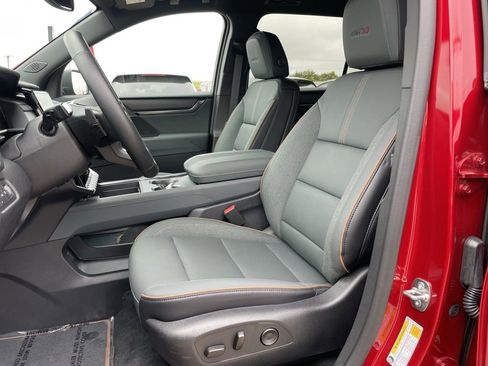 Used 2025 GMC Acadia AT4 w/ Luxury Package image 7