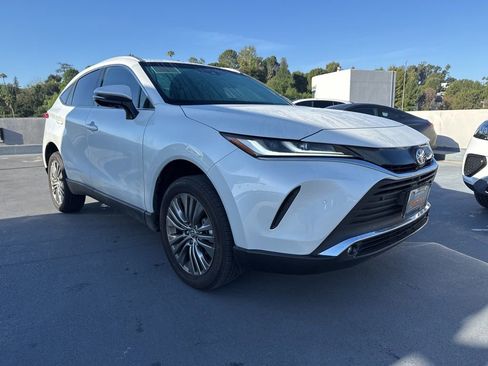 Used 2024 Toyota Venza Limited image 3