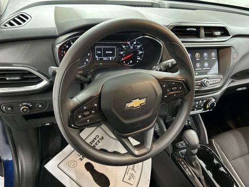 Used 2022 Chevrolet TrailBlazer LT w/ Confidence II Package FWD image 4