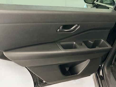 Used 2024 Nissan Pathfinder SV image 26