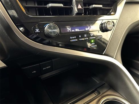 Used 2024 Toyota Camry SE image 18