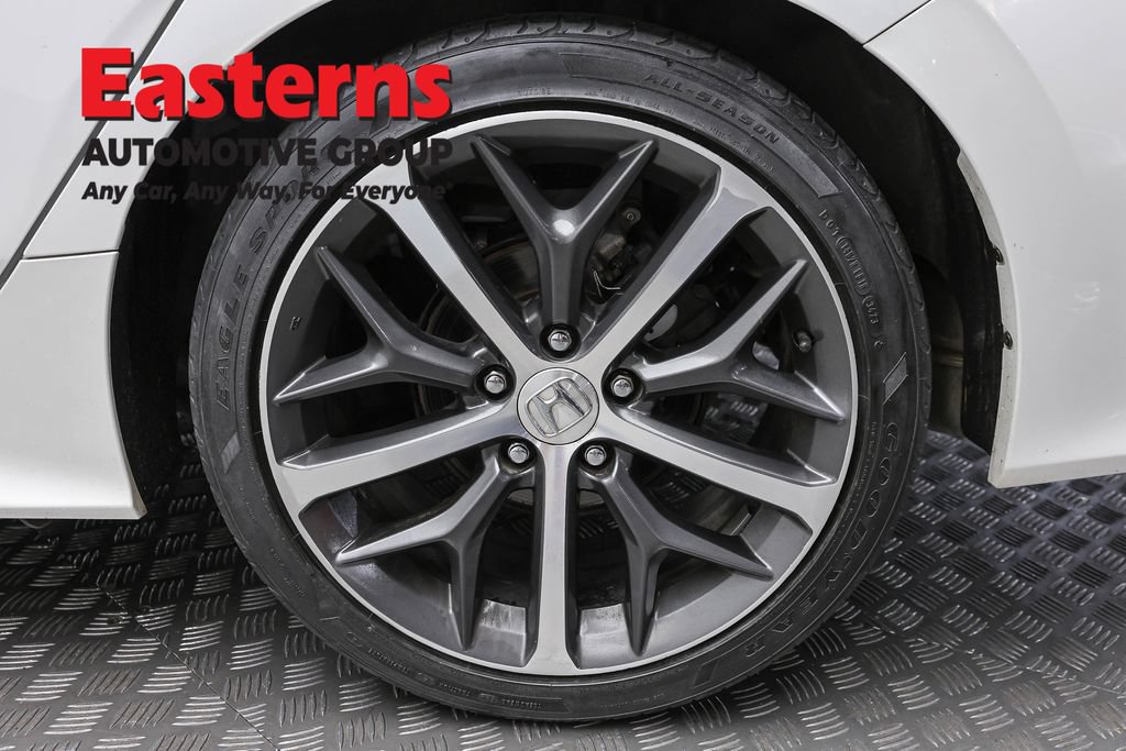 Used 2022 Honda Civic Touring image 9
