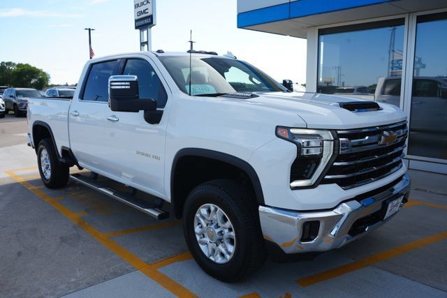 Used 2024 Chevrolet Silverado 2500 LTZ AWD/4WD image 31