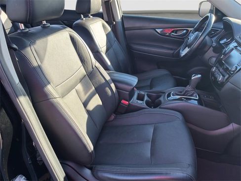 Used 2018 Nissan Rogue SL w/ Premium Package image 17