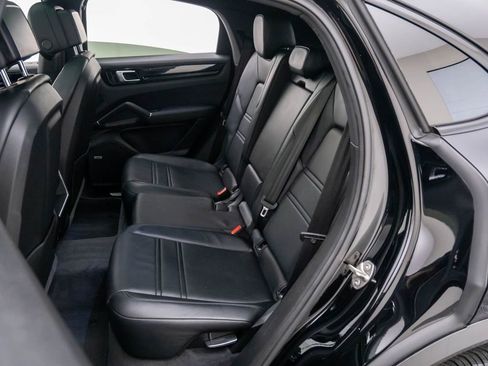 Used 2021 Porsche Cayenne Coupe image 19