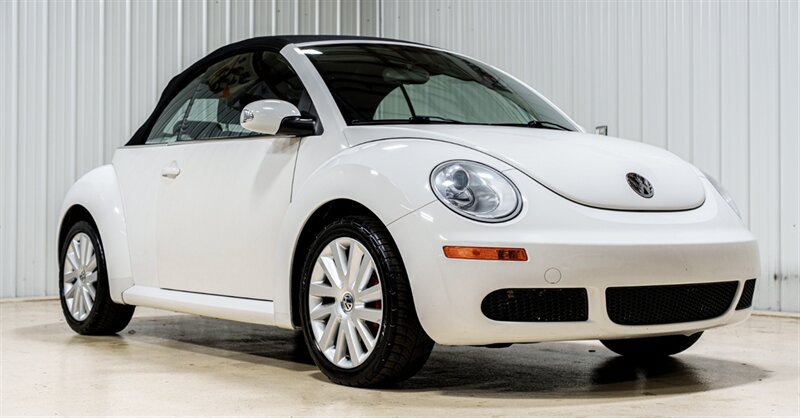 Used 2010 Volkswagen Beetle Convertible FWD image 26