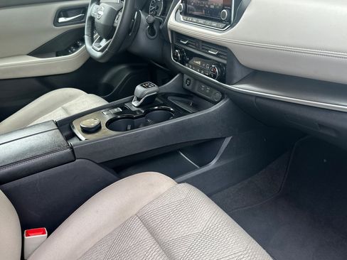 Used 2025 Nissan Rogue SV AWD/4WD image 15