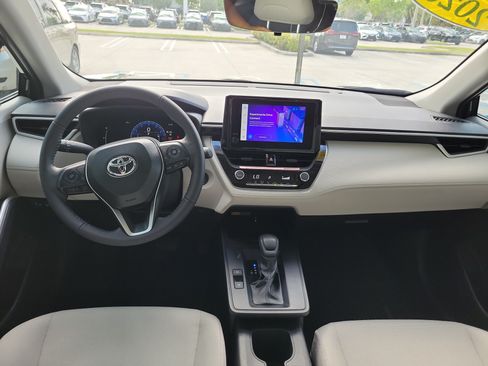 Used 2026 Toyota Corolla Cross LE w/ Moonroof Package FWD image 16