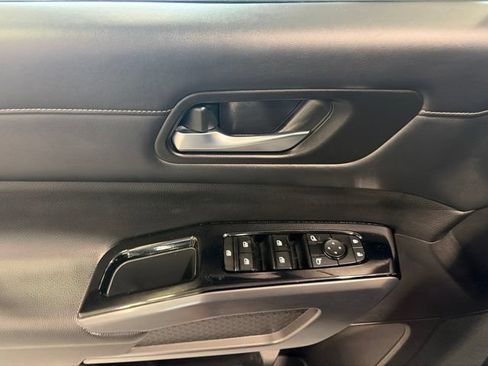Used 2023 Nissan Pathfinder SL AWD/4WD image 17